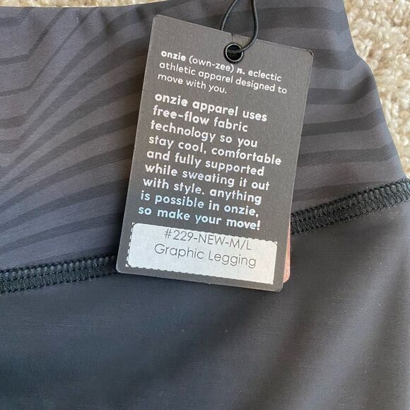 Onzie Graphic Leggings. XS and M/L - Picture 7 of 12